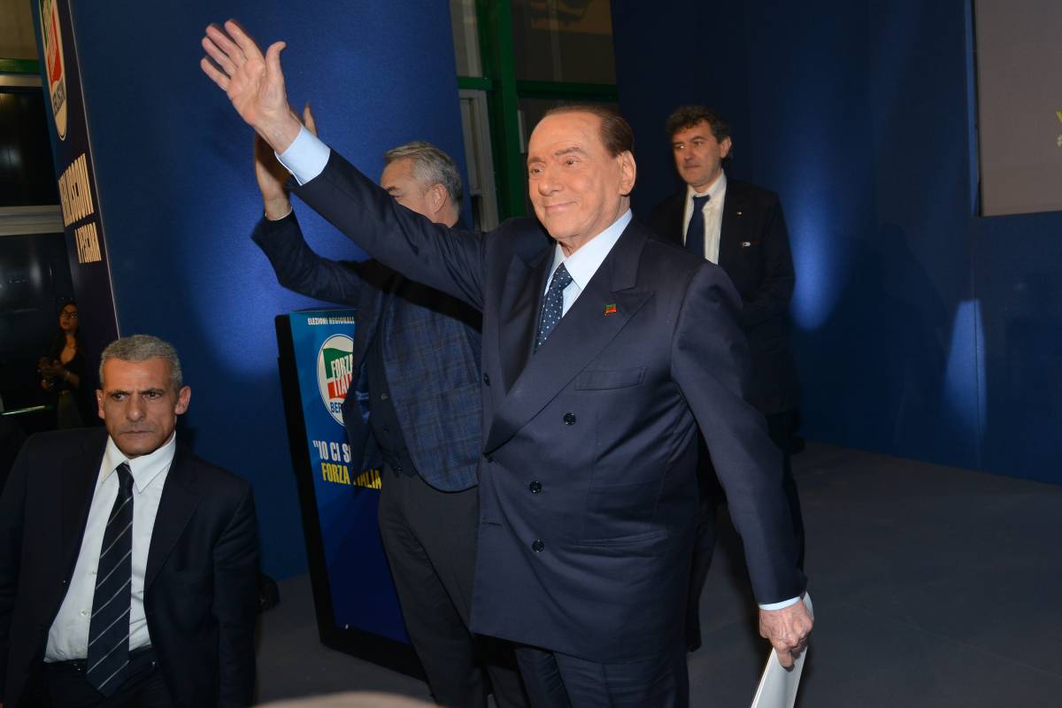Europee, Berlusconi in campo. Sul governo: "Spero cada presto"