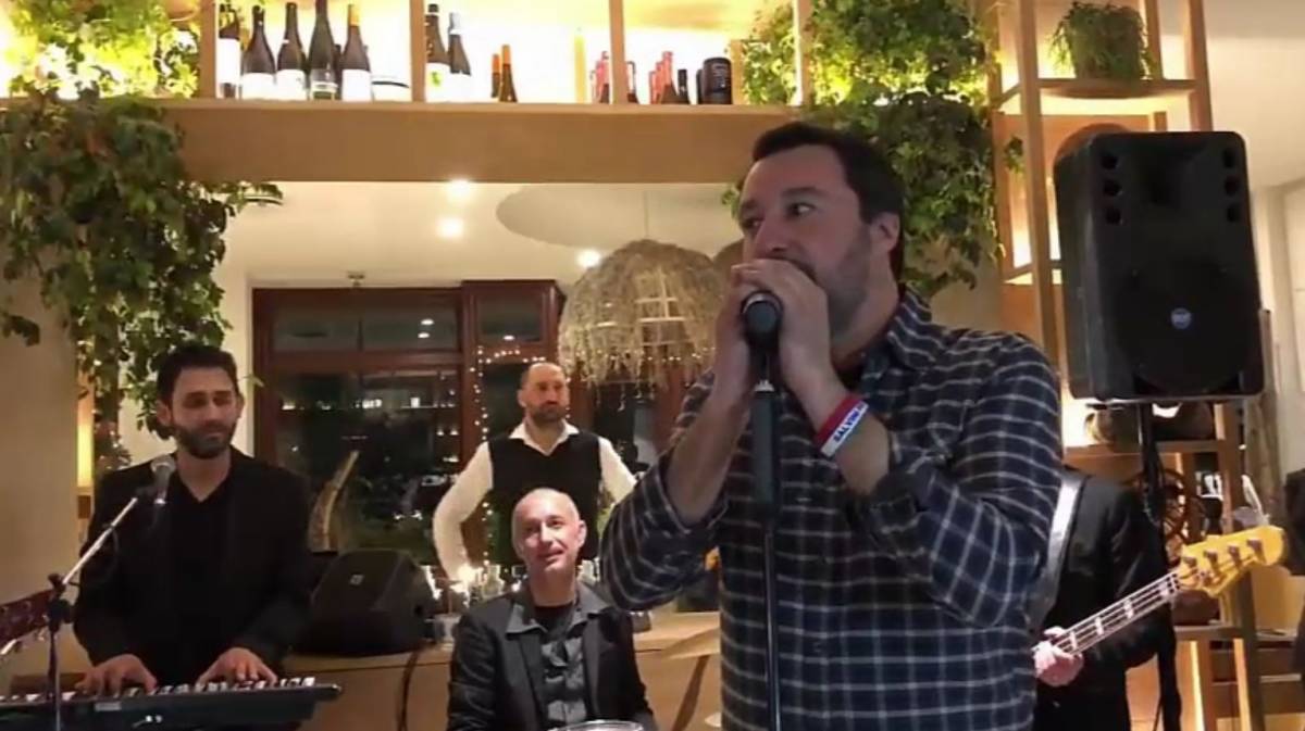 Sanremo, il Festival di Salvini: canta Albachiara al ristorante