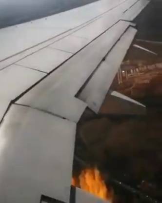Aereo colpisce volatile e il motore va a fuoco: c'è l'atterraggio di emergenza