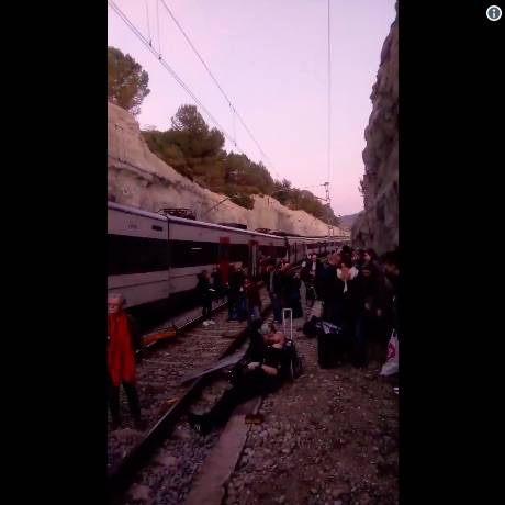 Scontro fra treni in Catalogna: un morto e diversi feriti