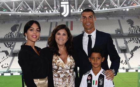 La mamma di Cristiano Ronaldo ha il cancro: "Sto lottando per la mia vita"