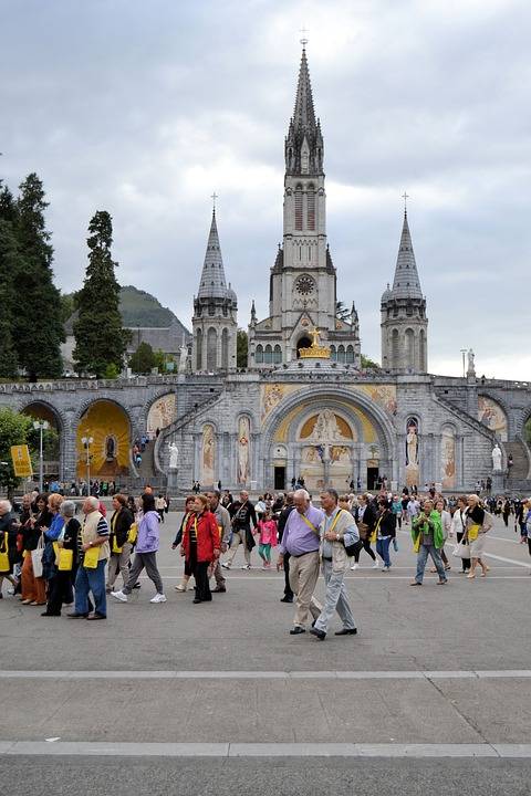 Pellegrinaggio online per salvare Lourdes
