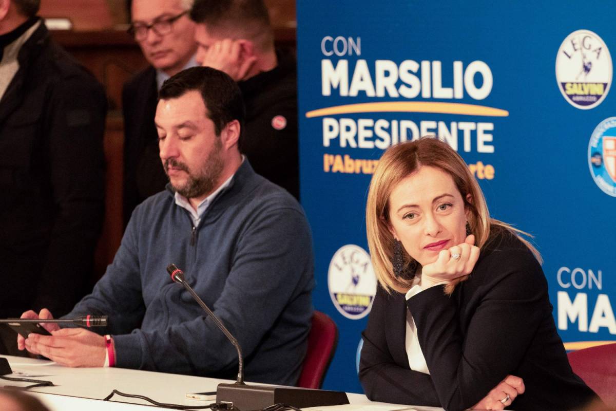 Meloni e l'asse con Salvini: "Serve un'alternativa a questo governo"