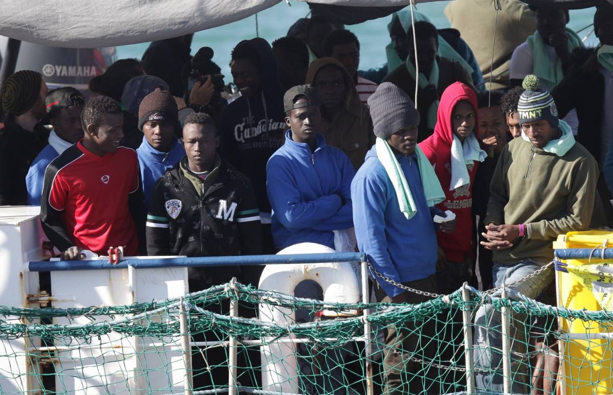 Migranti, Frontex dà ragione all'Italia: crolla numero degli sbarchi