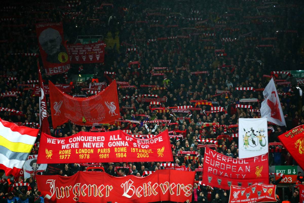 Liverpool, il tifoso vola in Germania per l'andata di Champions: ma si gioca ad Anfield
