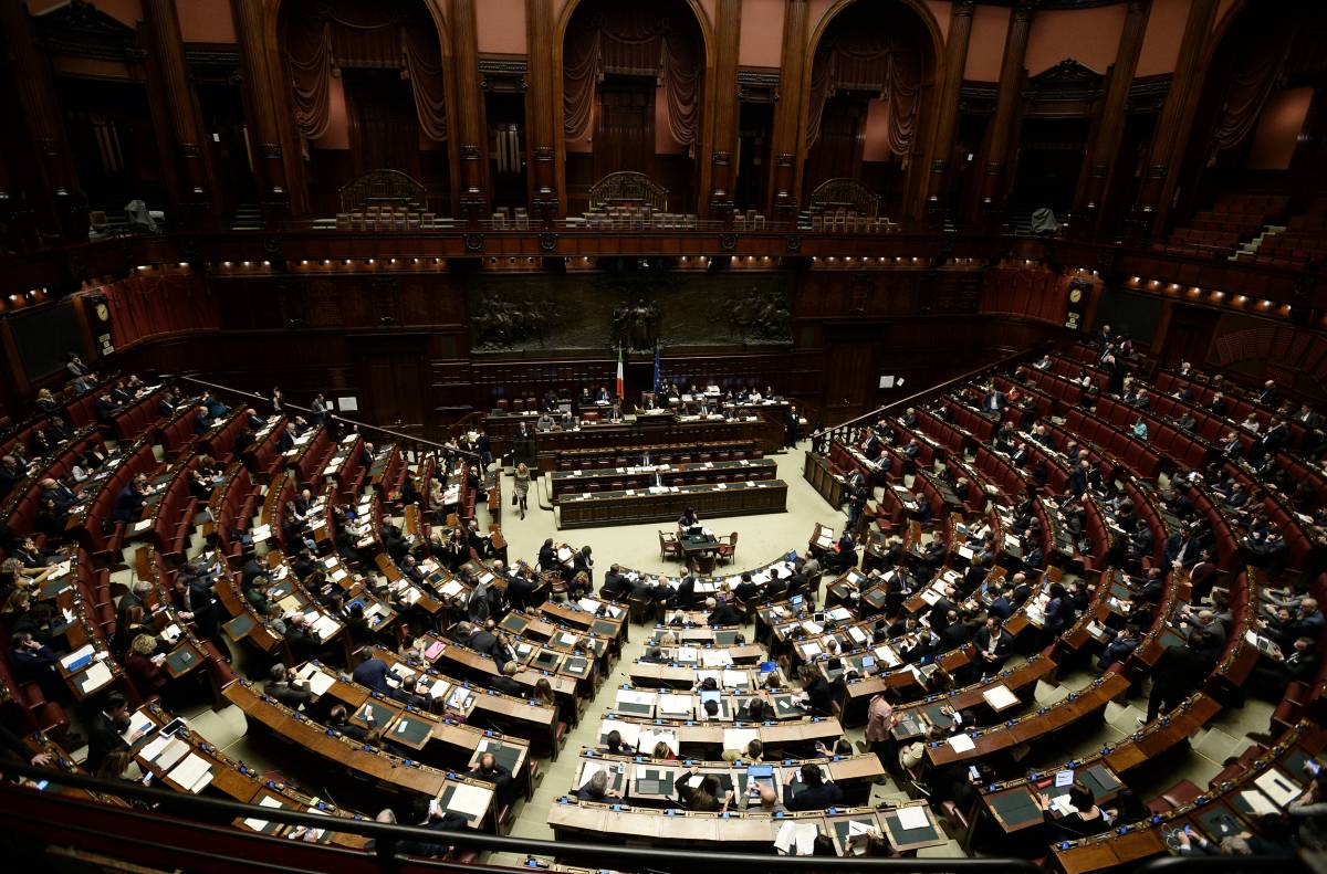 Bagarre alla Camera: coro di Lega e Fdi invoca le elezioni