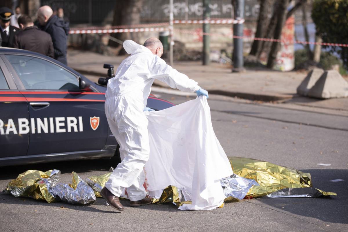 Paura a Torino: 34enne accoltellato alla gola, ora si cerca l’assassino