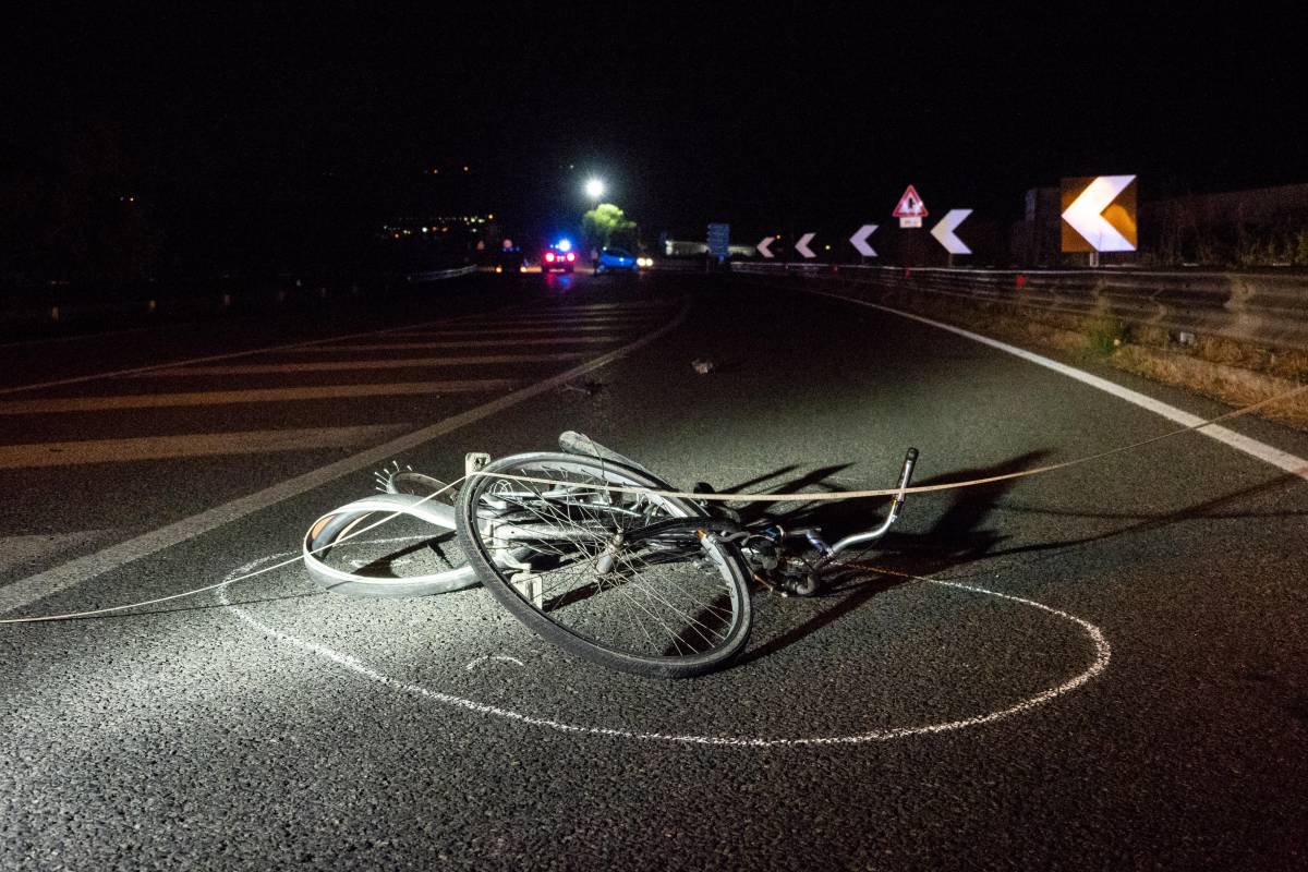 Travolge e uccide un ciclista, arrestata 28enne