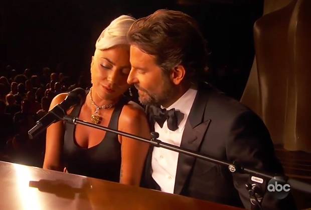 Oscar 2019, Lady Gaga e Bradley Cooper in una performance di Shallow 