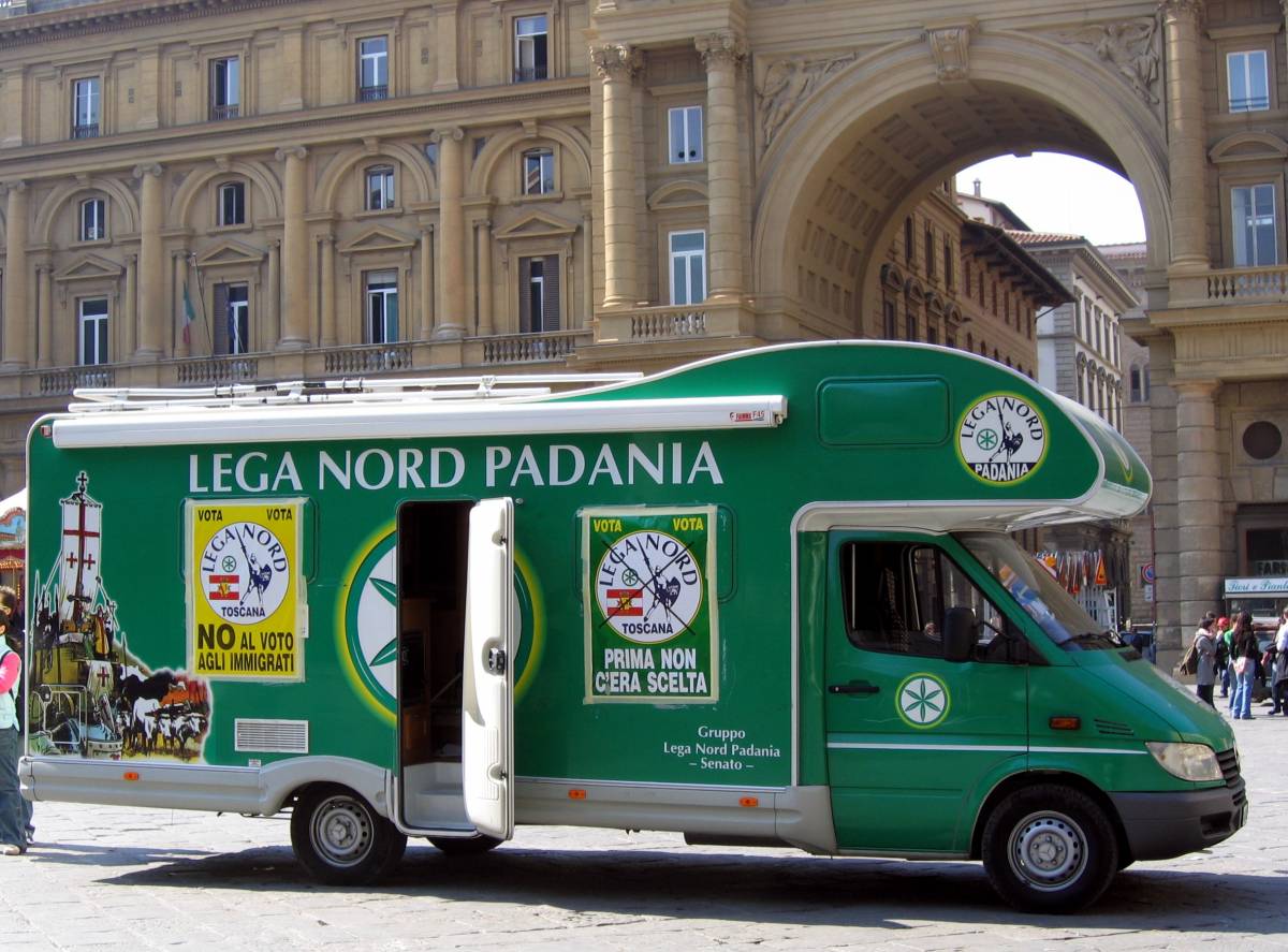 La Lega a Firenze: "Taser ai vigili urbani"
