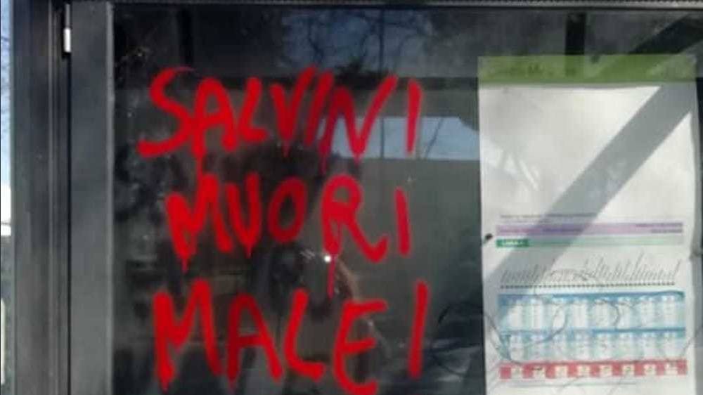 Minacce a Salvini e raid a sedi leghiste. L'ipotesi: "Dietro c'è un'unica regia"