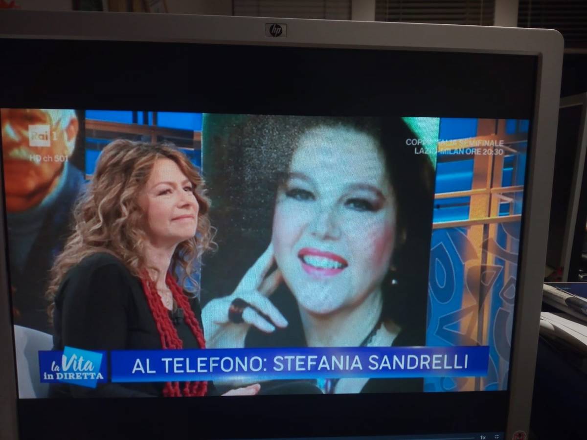 Stefania Sandrelli telefona a sorpresa alla figlia che si commuove
