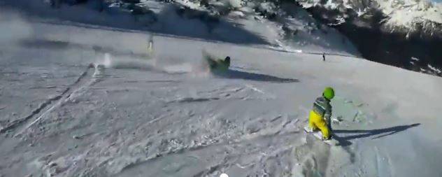 Trento, travolge una sciatrice con lo snowboard e non si ferma a soccorrerla