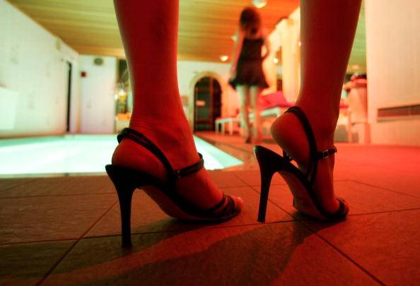 Ancona, genitori rumeni fanno prostituire le figlie: in 8 alla sbarra 