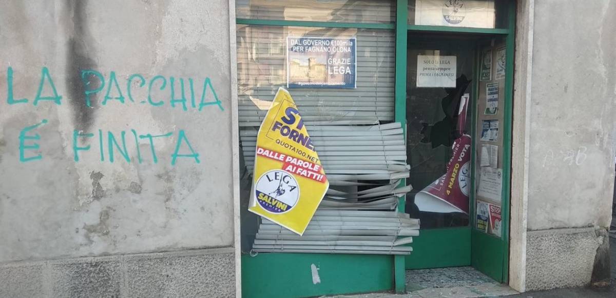 Vetri rotti, insulti e scritte choc a Varese: la Lega adesso è sotto attacco