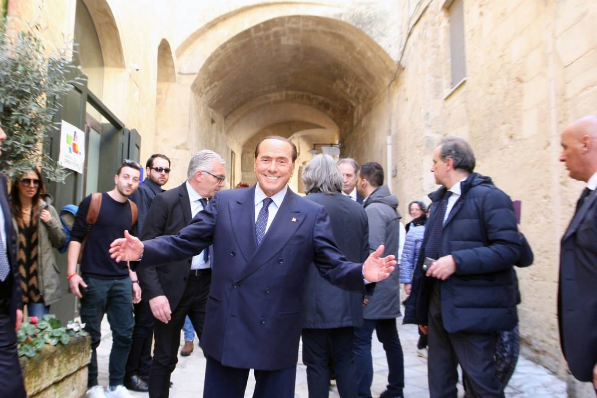 Berlusconi all'attacco: "In Europa metteremo i sovranisti all'angolo"