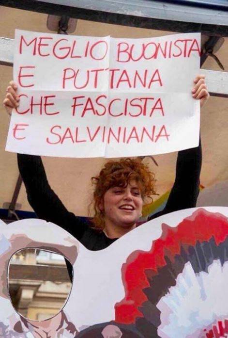 La ragazza anti-Salvini rompe il silenzio: "Insultata dalle donne"
