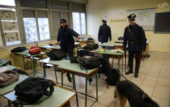 Palermo, la lotta giornaliera dei presidi contro i pusher davanti alle scuole