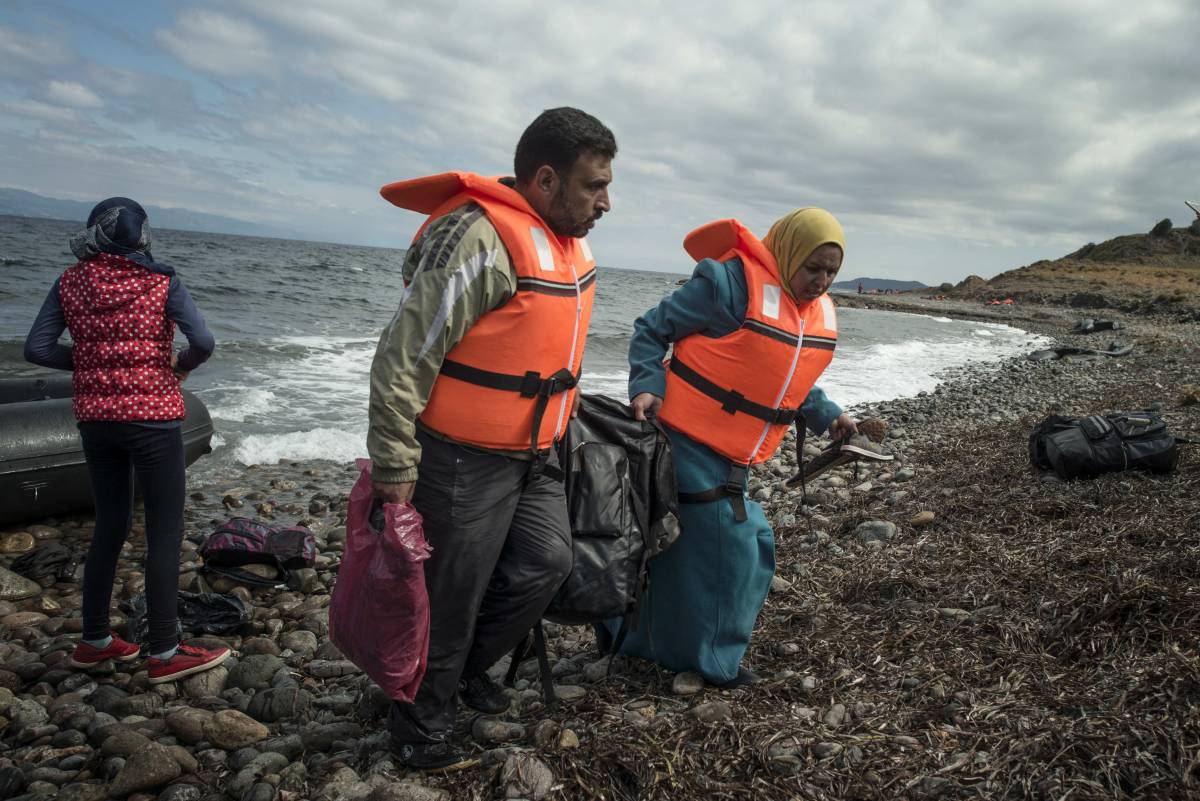 I migranti assediano i residenti: adesso la Grecia rischia il caos