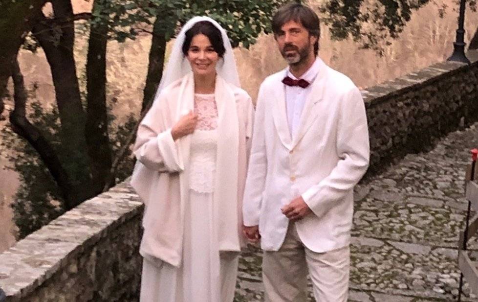 kim rossi stuart e ilaria spada sposi in bianco ilgiornale it