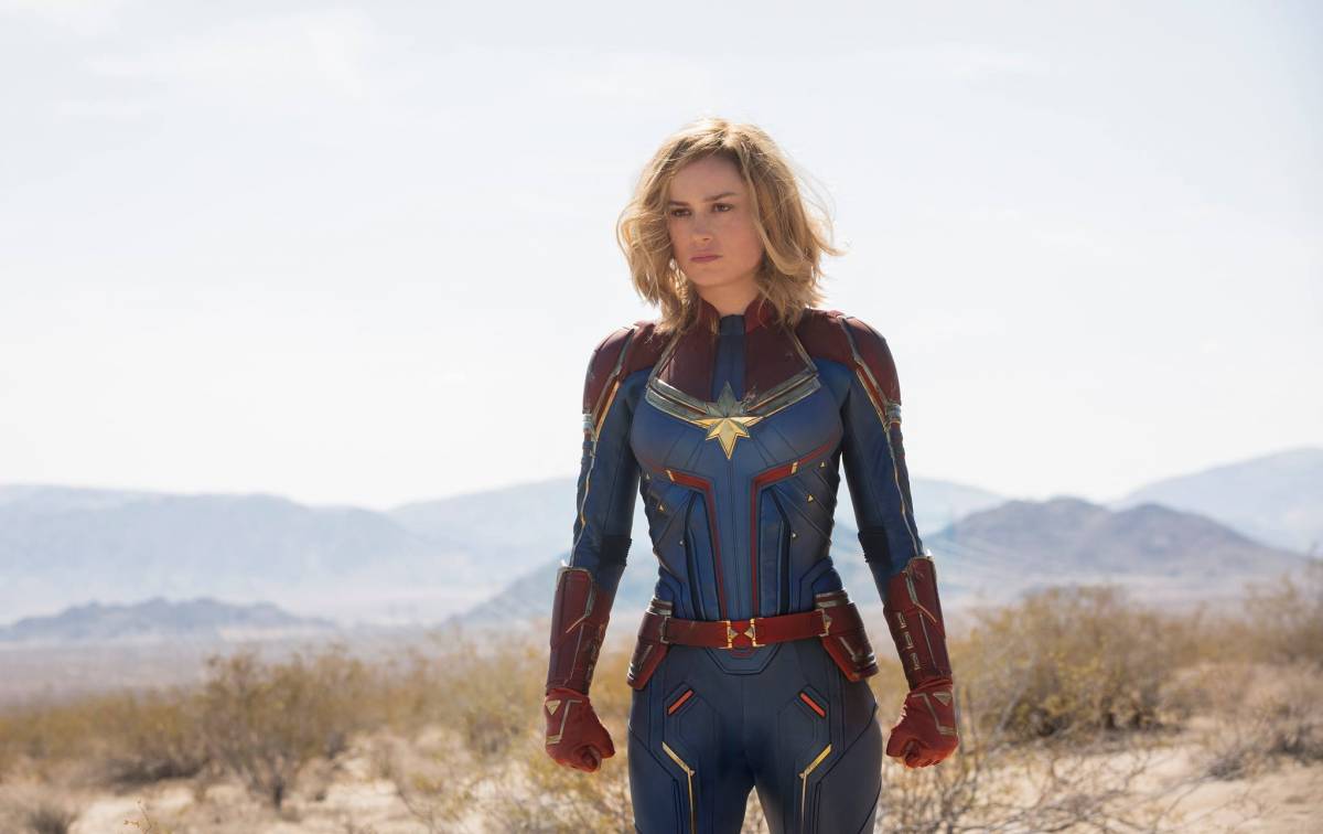 Capitan Marvel in posa sexy prima di rimettersi la tuta di suepr eroe per Avengers: Endgame