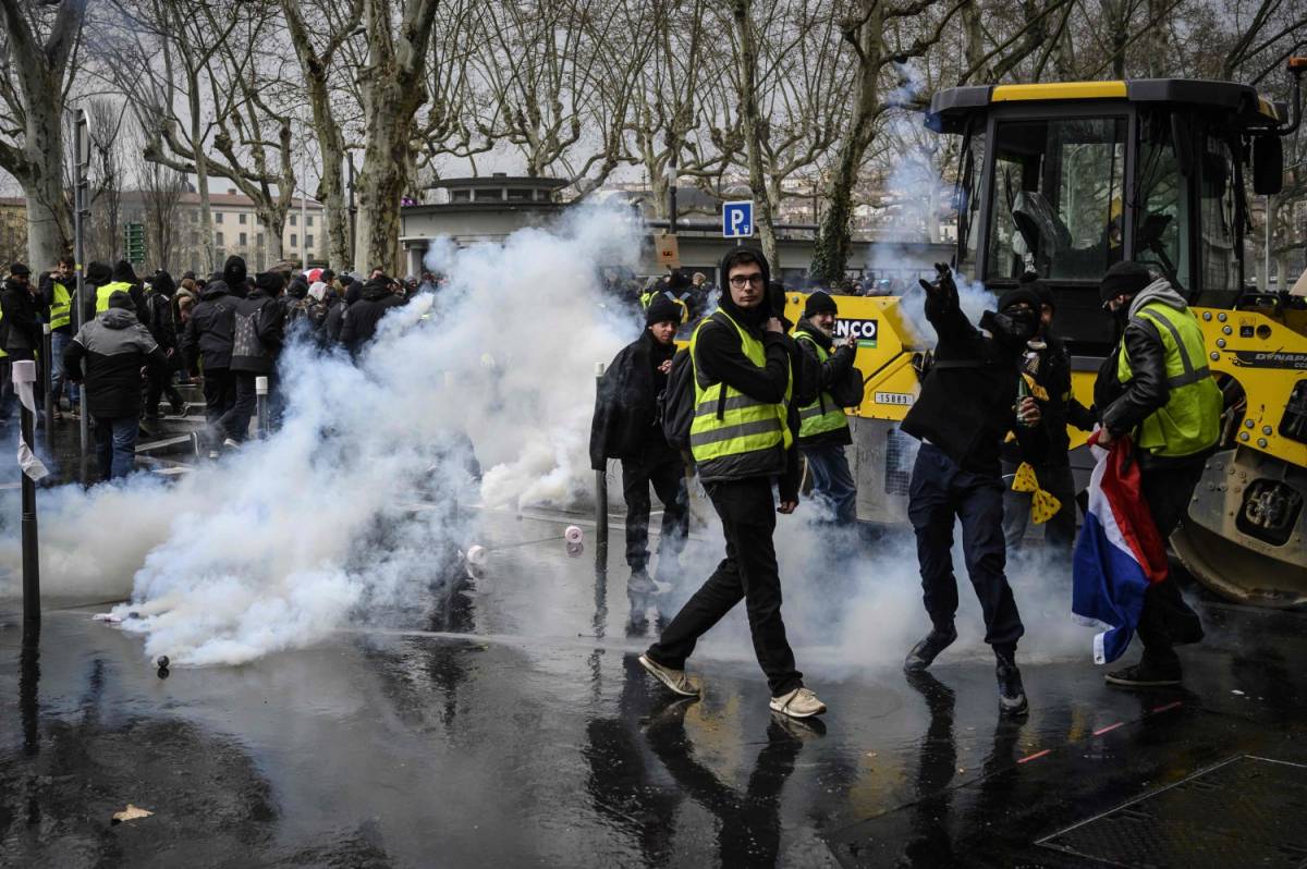 "I gilet gialli? Figli del disastro Hollande-Macron. Protagonisti della più grande rivolta moderna"
