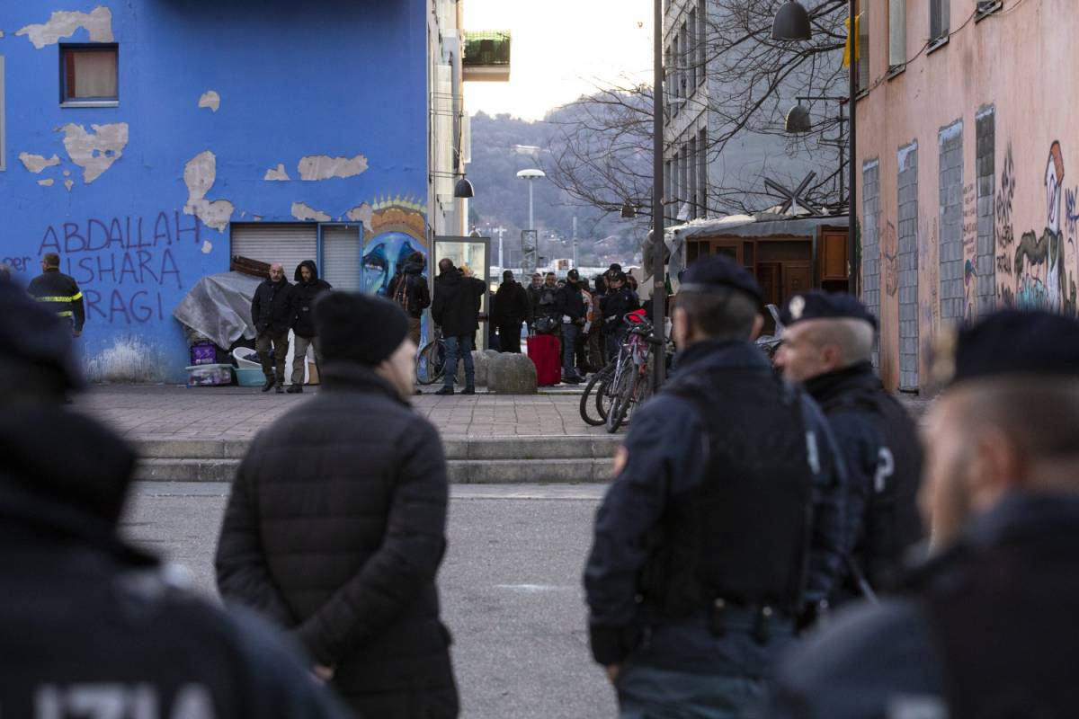 Torino, sgomberate le palazzine dell'ex Moi occupate dagli immigrati