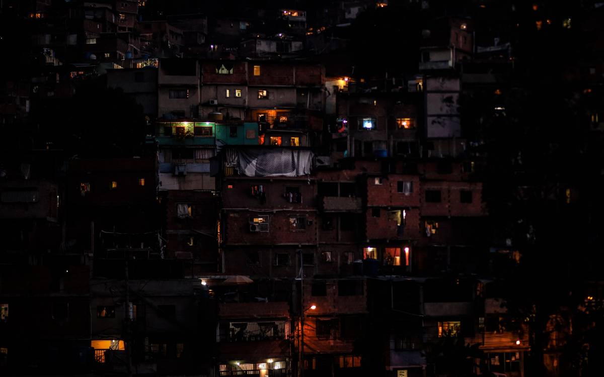 Cosa c'è dietro il blackout che mette in ginocchio il Venezuela