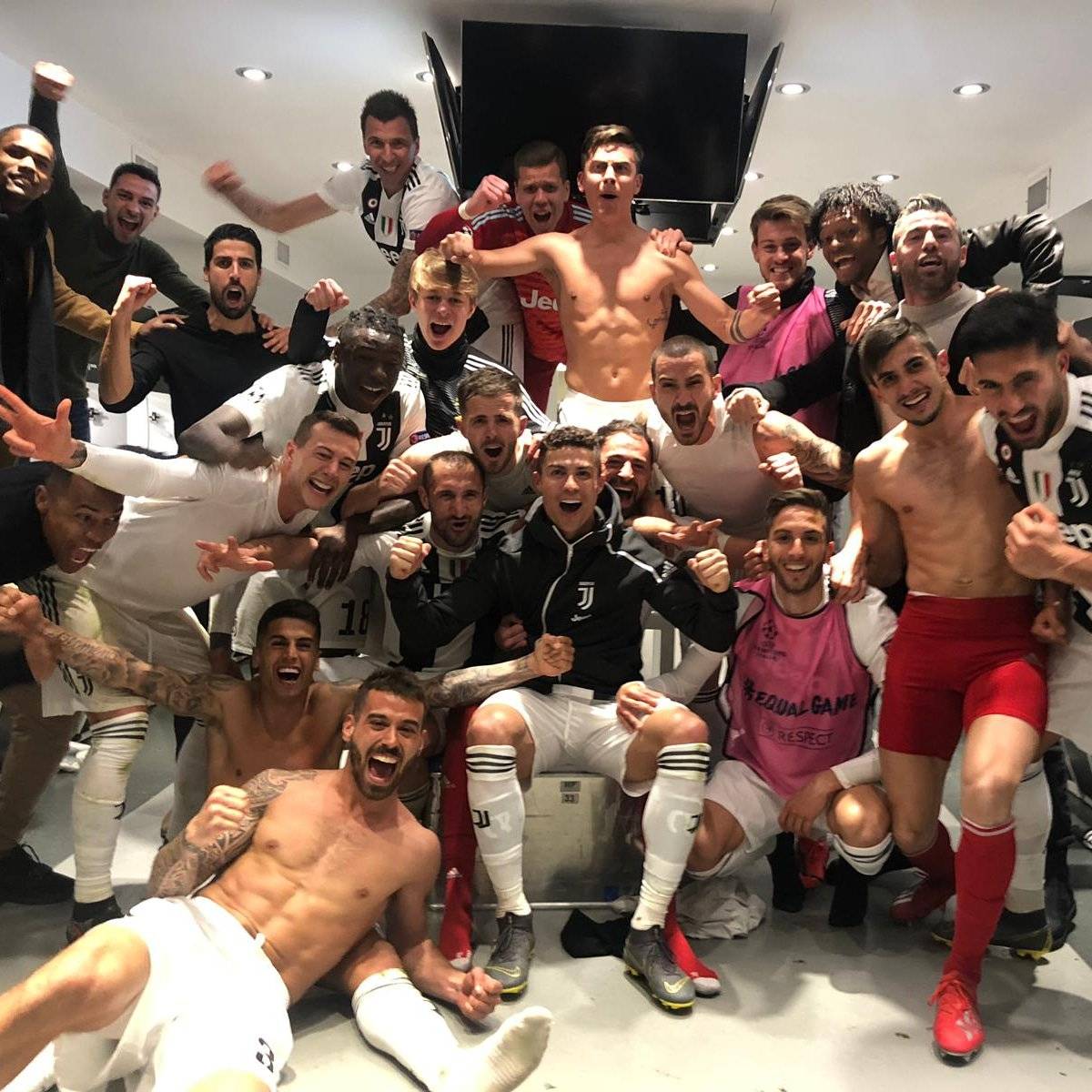 Juventus, dopo l'impresa si scatena la festa social dei bianconeri
