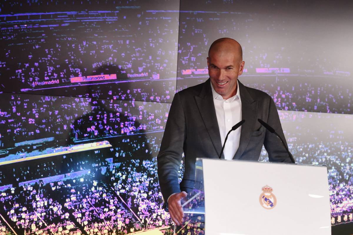 Zidane si presenta al Real e viene deriso per il suo outfit: "Da codice penale"