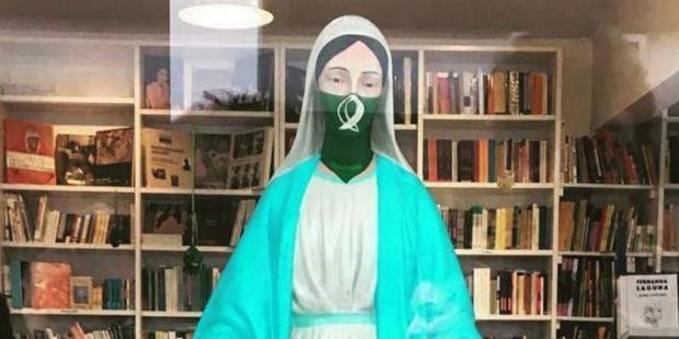 Buonos Aires, femministe profanano statua della Madonna