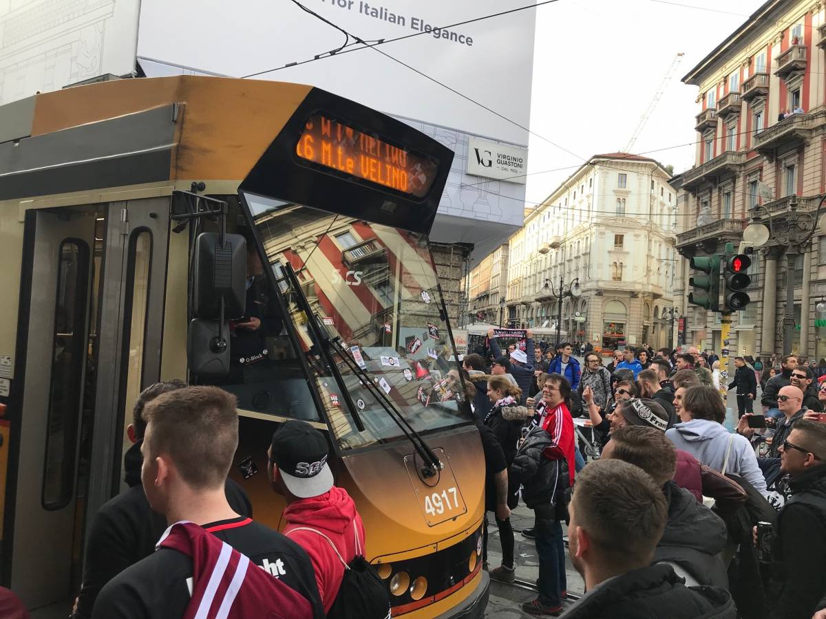 Tifosi dell'Eintracht Francoforte invadono Milano