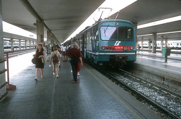 Monza, paura alla stazione di Arcore: straniero aggredisce passanti