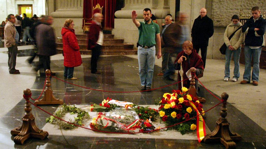 La Spagna trasloca i resti di Franco