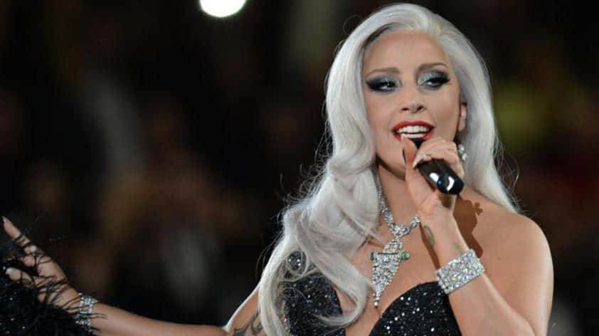 Lady Gaga innamorata di Frank Sinatra, gli dedica a sorpresa due canzoni