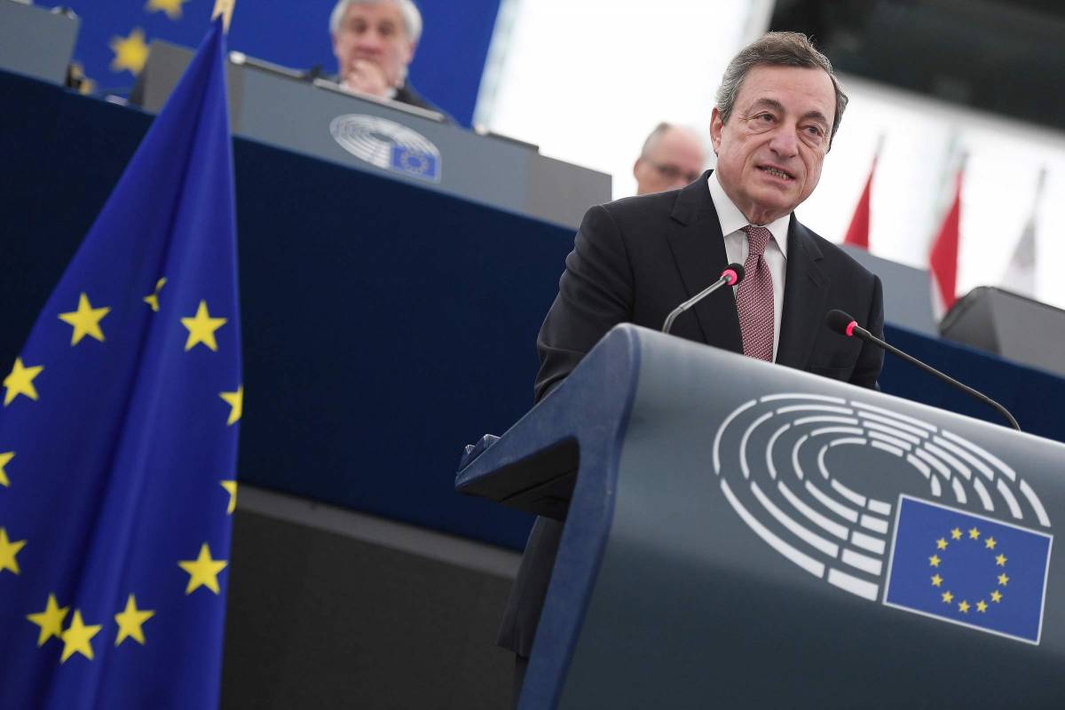 Eurozona, Draghi rilancia: "Serve un'unione fiscale"