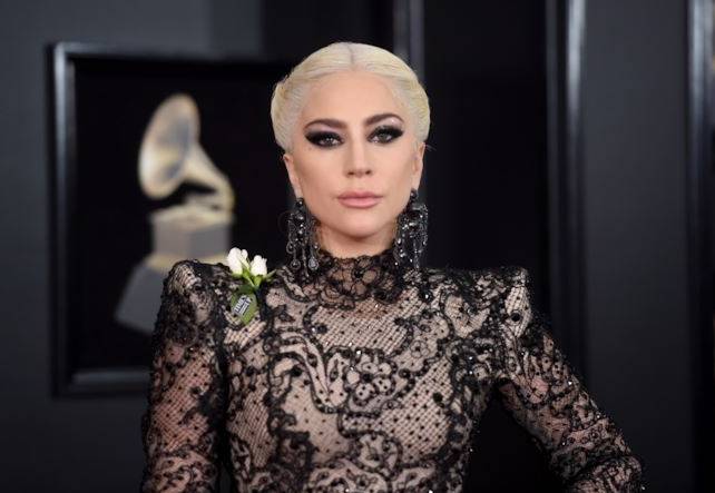 Lady Gaga batte il record di Adele (anche grazie a Bradley Cooper)