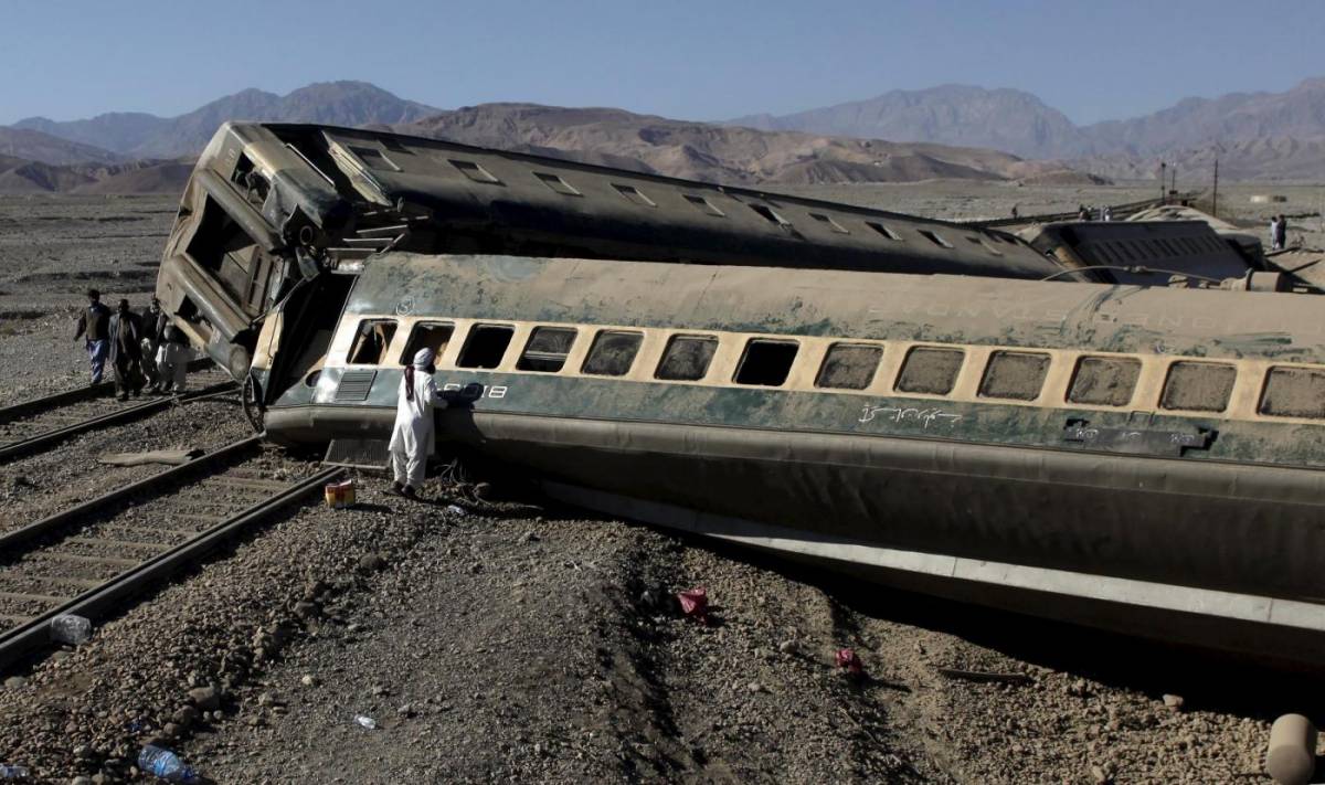 Pakistan, bomba esplode su un treno: tre morti e sette feriti