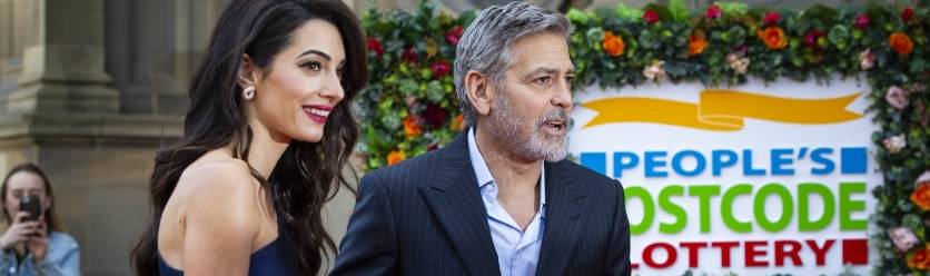 George Clooney: amore a Edimburgo (ma per una giusta causa) con la moglie Amal 