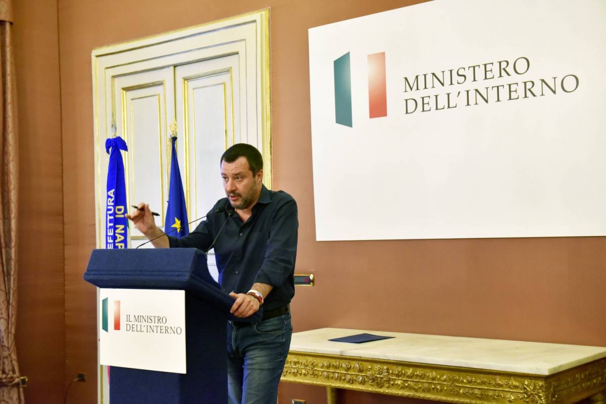 Così Salvini smaschera le Ong: "Ecco come violano il diritto"