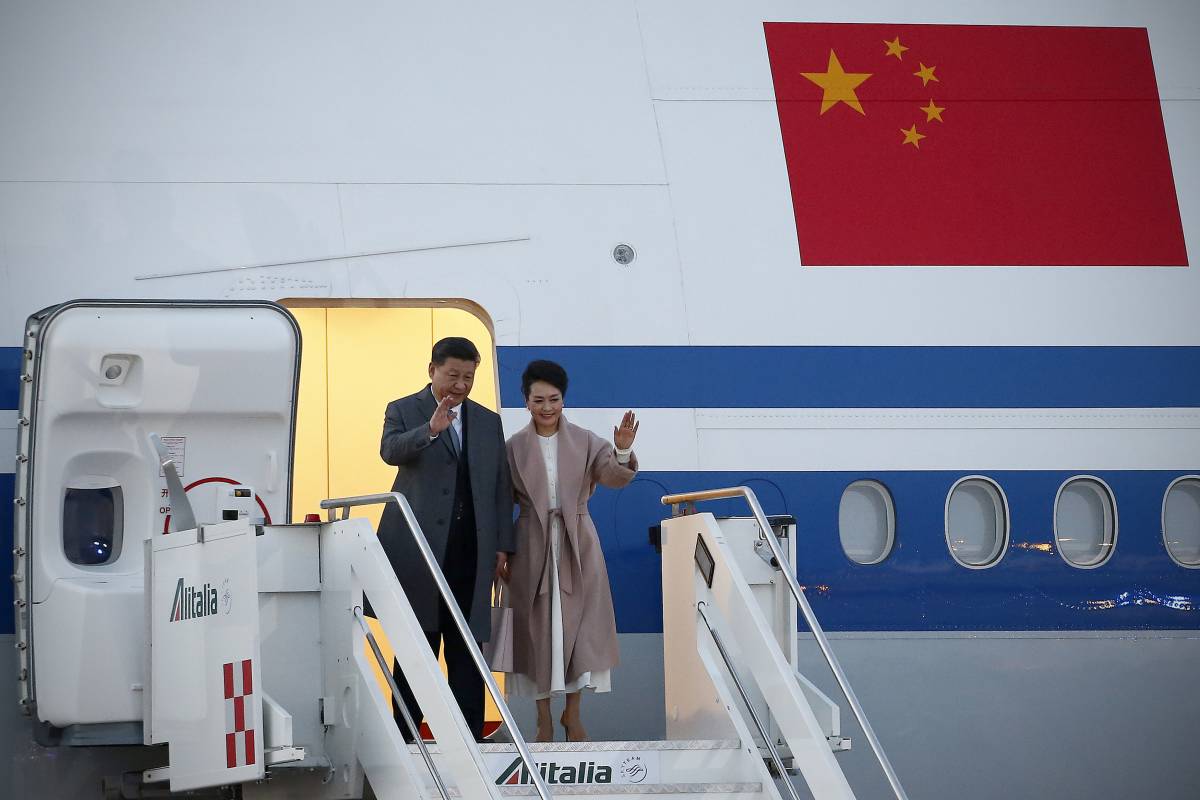 Xi Jinping sbarca a Roma benedetto da Mattarella
