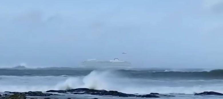 Norvegia, nave da crociera in avaria in mezzo al mare in burrasca