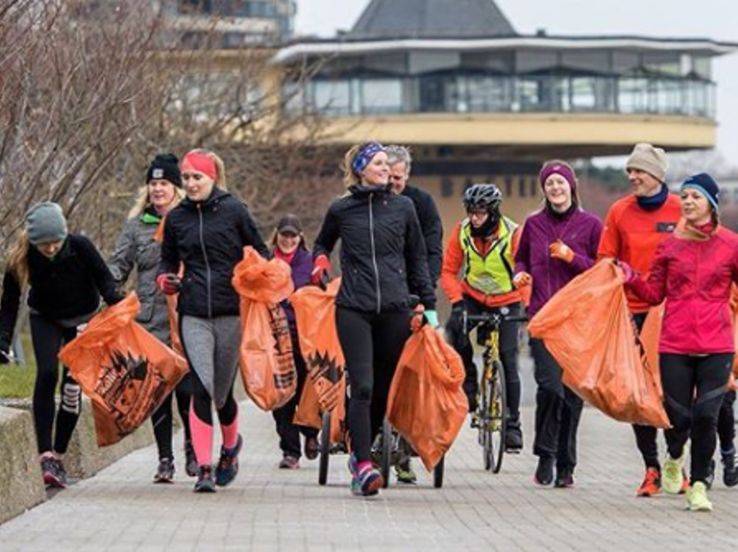 I maratoneti spazzini che fanno piazza pulita