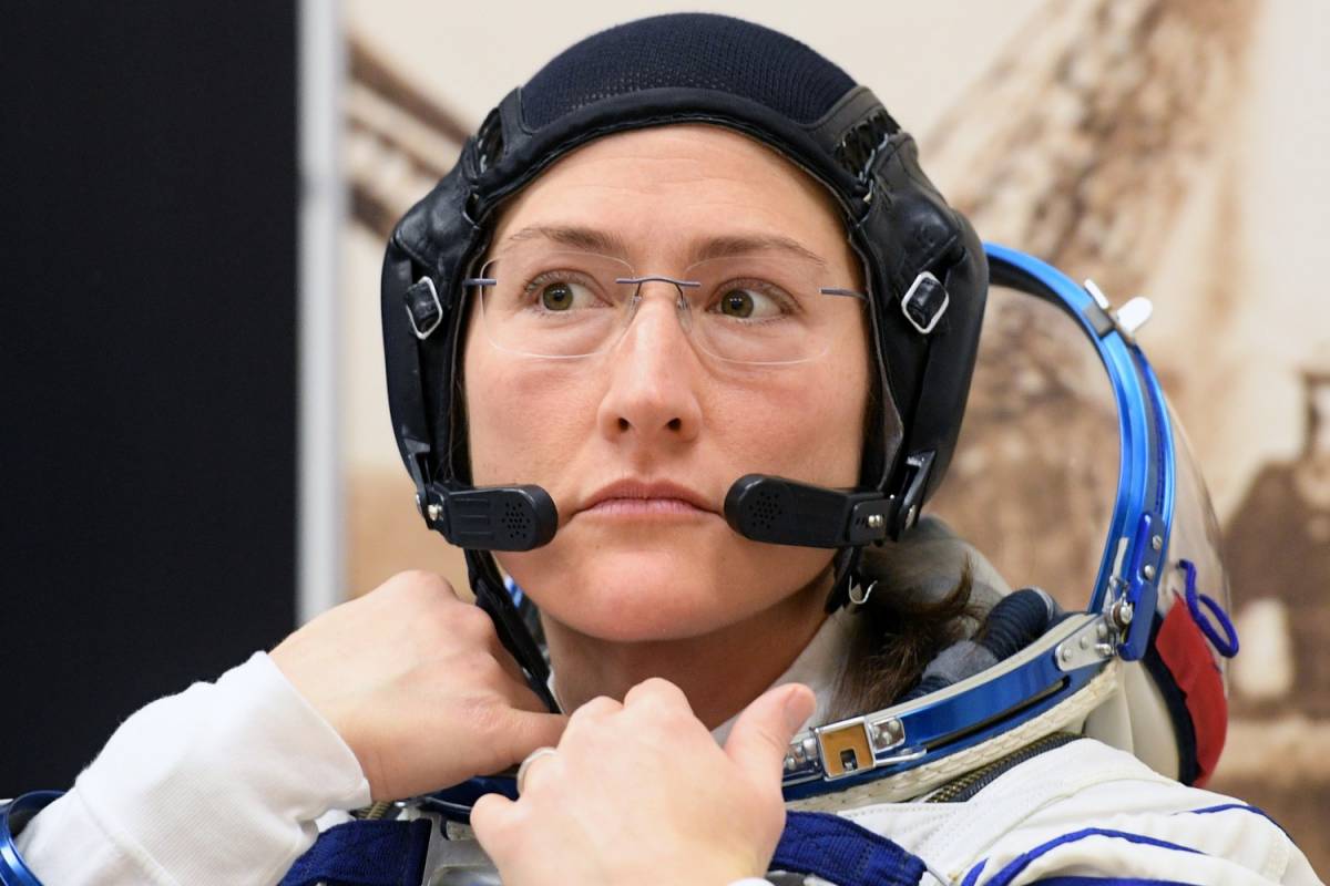 Salta prima passeggiata nello spazio al femminile: "Mancano le tute"