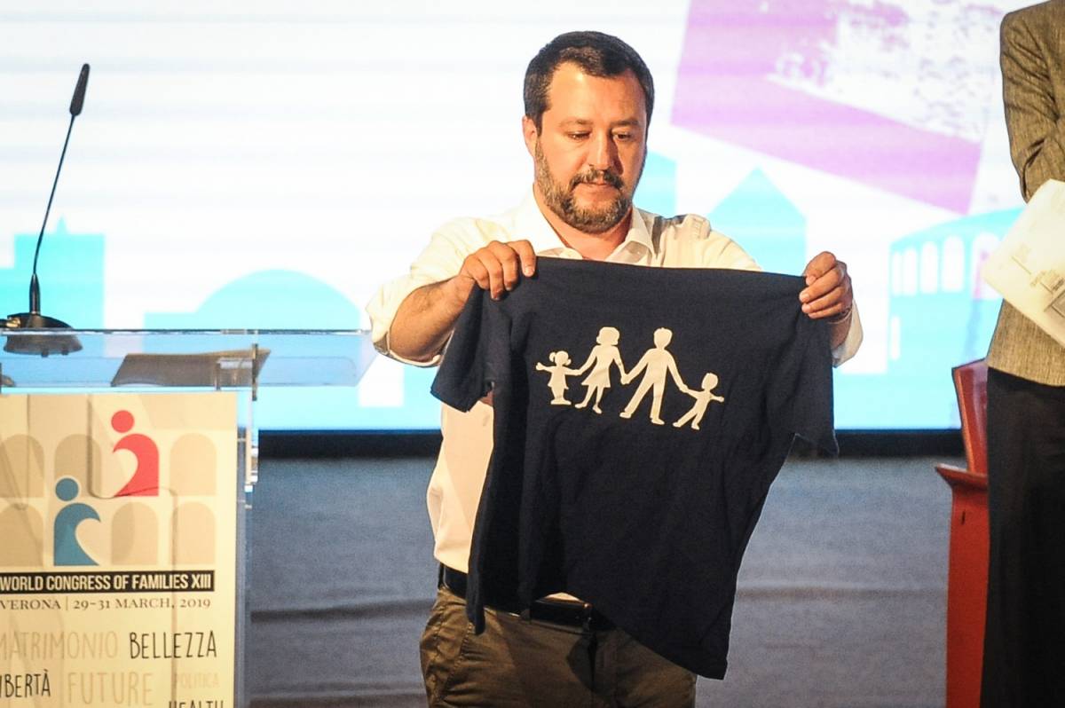 Attacco choc dei moralisti tedeschi: "Salvini ha 2 figlie da 2 donne diverse"