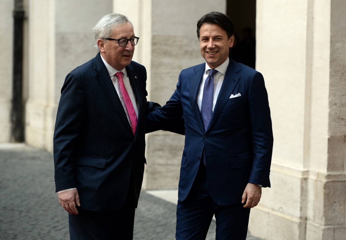 Juncker ora bacchetta Conte: "Ora l'Italia sta regredendo"