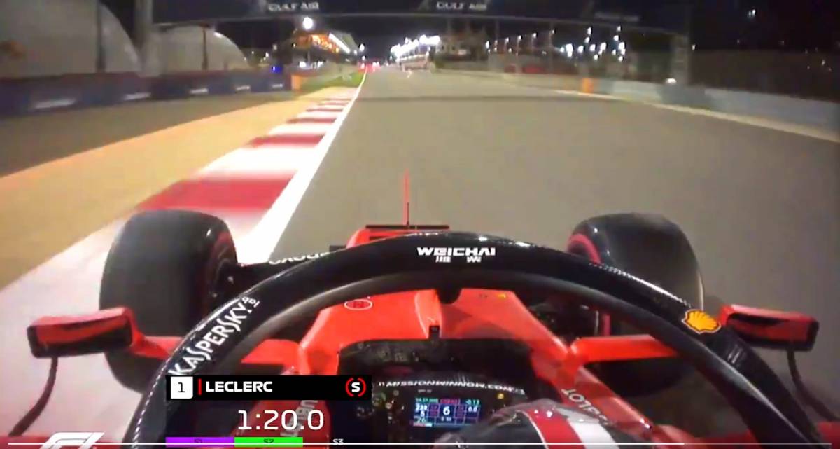 Ferrari, Leclerc non ascolta il team radio: "Stai dietro a Vettel". Lui lo sorpassa