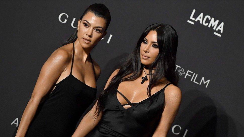 Kim Kardashian sensuale in body dorato per lanciare il nuovo progetto