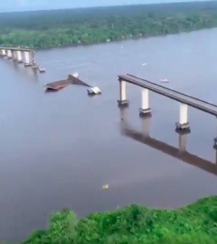 Traghetto sui pilastri: crolla ponte in Brasile