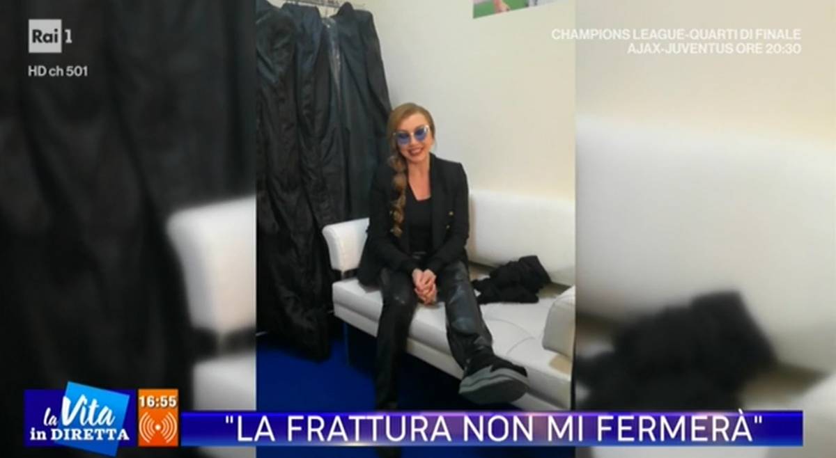 Milly Carlucci: "Mi sono fratturata un piede"